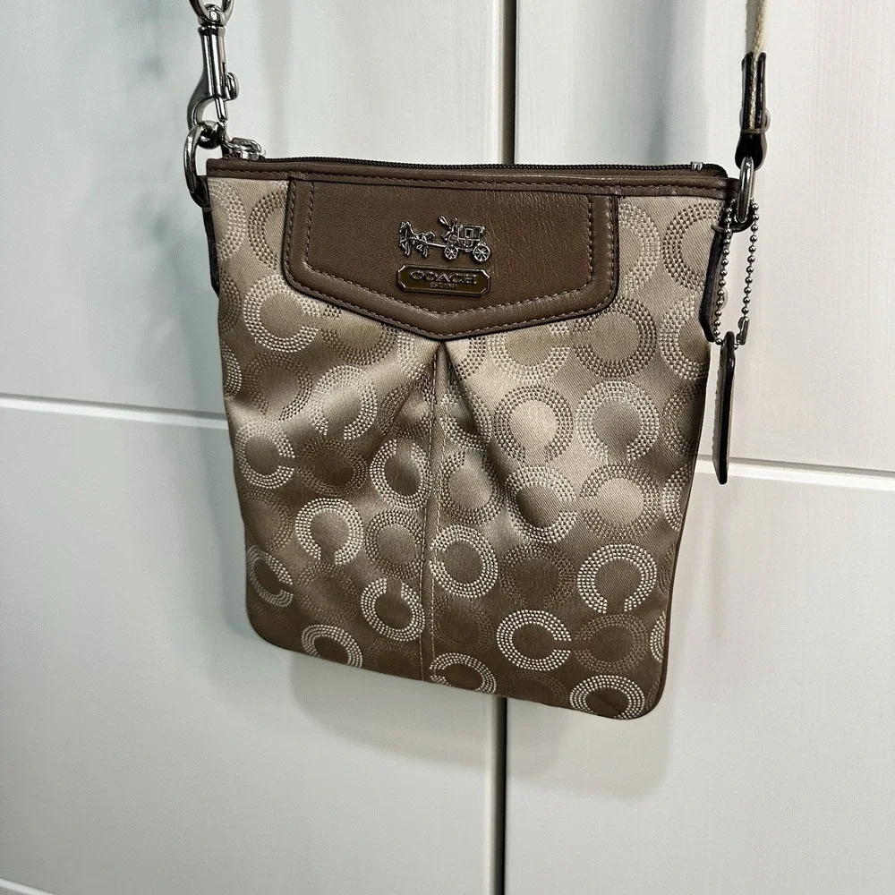 Coach Madison Optical  Art Swingpack Purse‎ Handbag Crossbody Beige - EUC